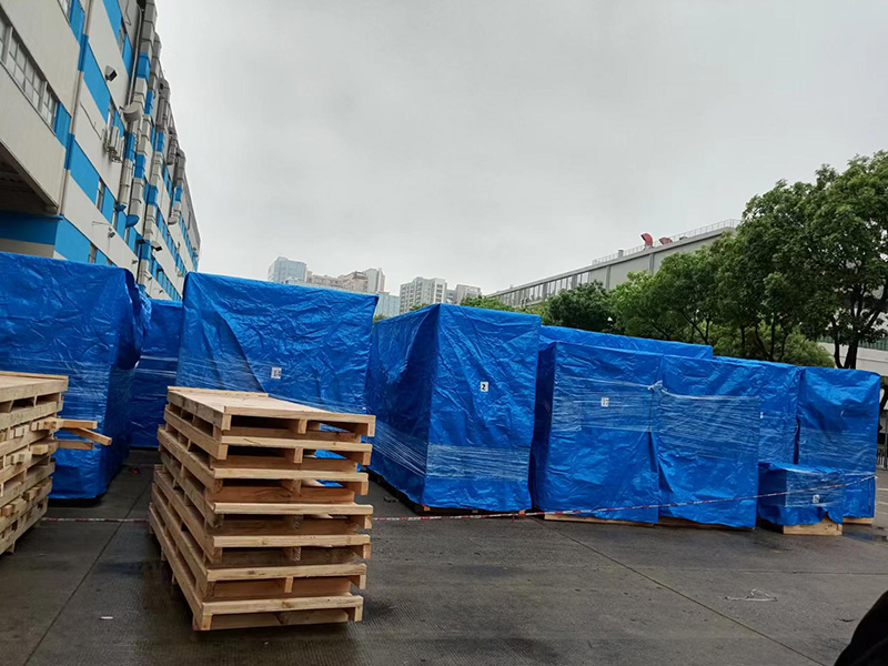 富士(shì)康真空防雨木箱(xiāng)