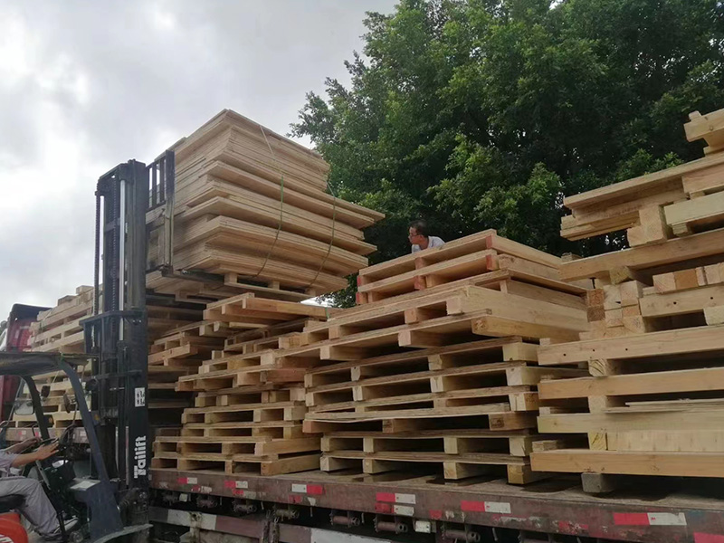 國内普(pu)通木箱裝(zhuang)車現場