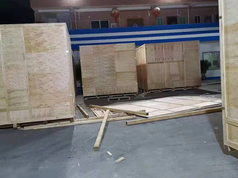 重型(xing)加固木(mù)箱